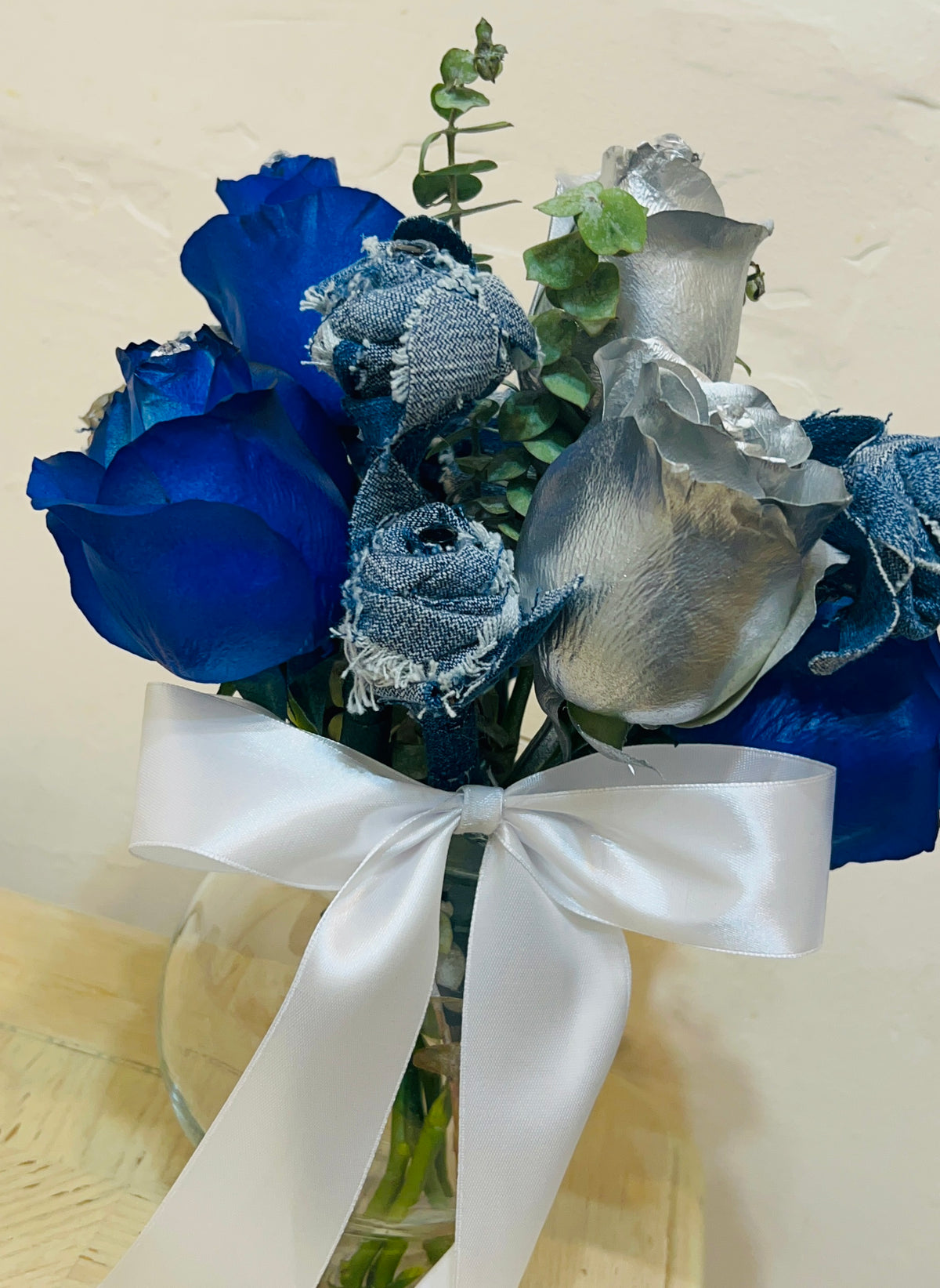 DYNAMIC DIAMOND & DENIM DUO ARRANGEMENT